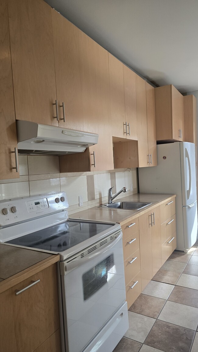 Building Photo - 6020 Rue D'aragon Unit 6020