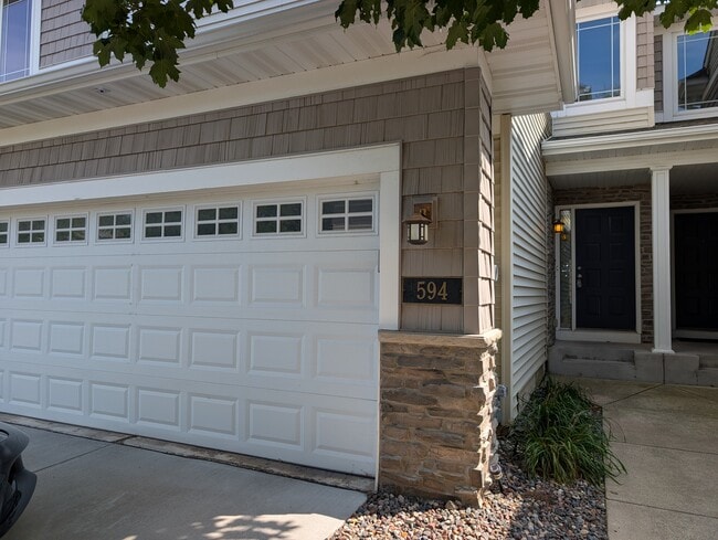 Building Photo - 594 Sutherland Dr
