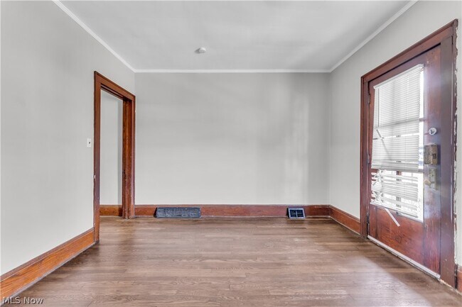 Photo - 1321 W 85th St Unidad 2