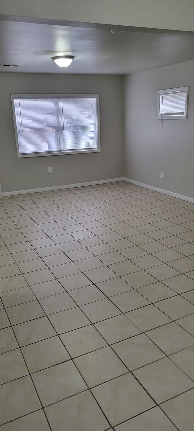 Photo - 1043 Mount St