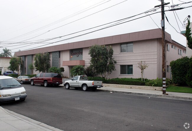 12233 Manor Dr.