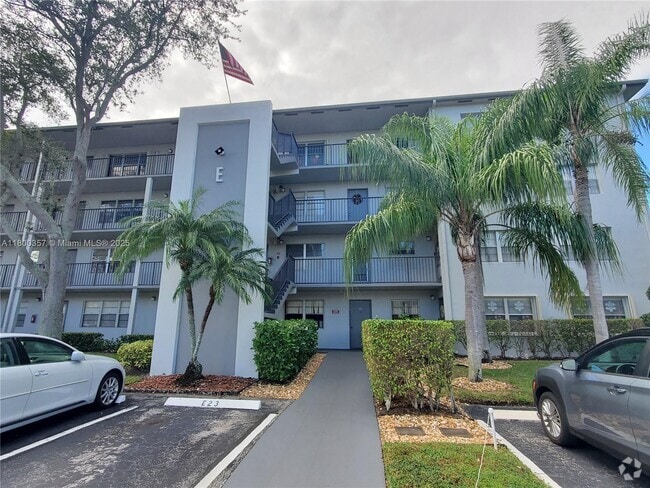Building Photo - 300 SW 134th Way Unit 413E Rental