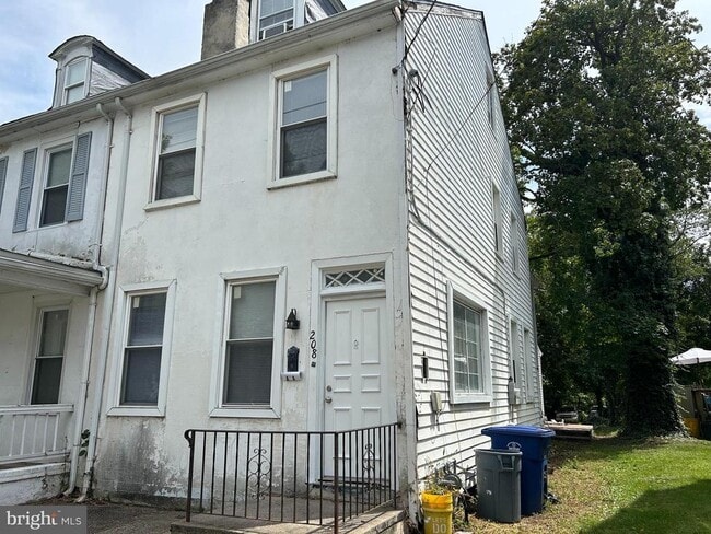 Building Photo - 208 Garden St Rental