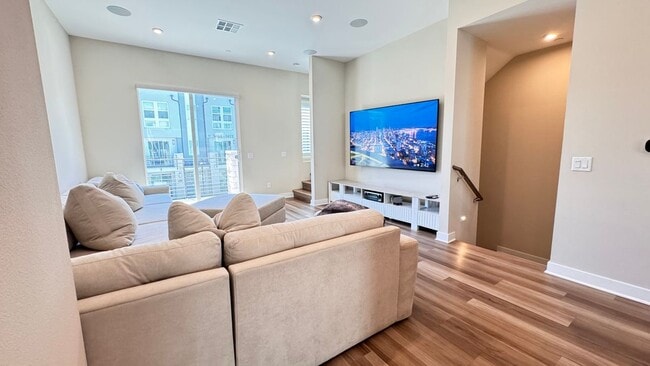 Building Photo - 1307 W Cara Dr