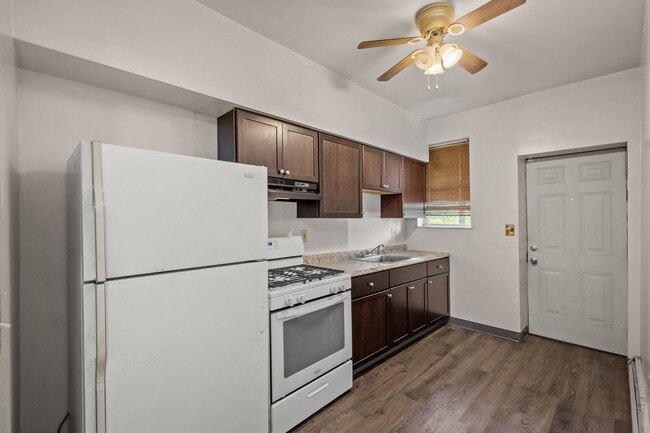 Building Photo - 2232 Woodstock Ave Unit 2232 Woodstock Avenue - Apt #1