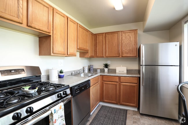 2BR, 1.5BA - 901 SF