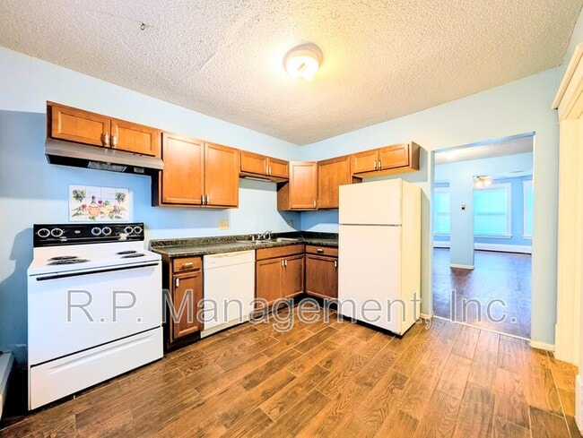 Photo - 61 Delos St W Unit Apt 4