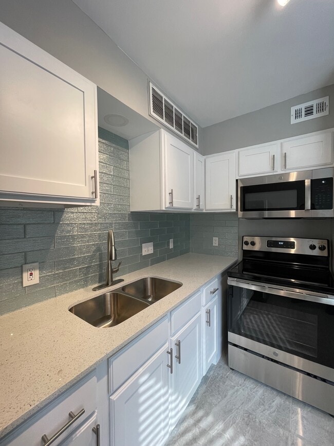 Building Photo - 1840 Burton Dr Unit 157 Rental