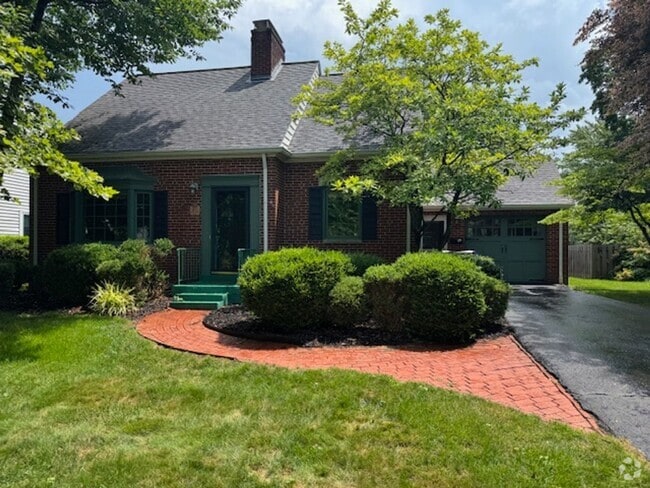 Building Photo - Brick Cape Cod in Upper Arlington School D... Rental
