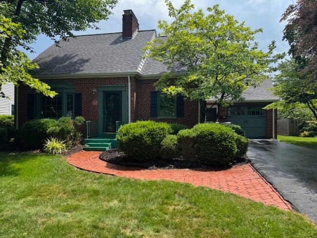Brick Cape Cod in Upper Arlington School D... - Brick Cape Cod in Upper Arlington School D... House