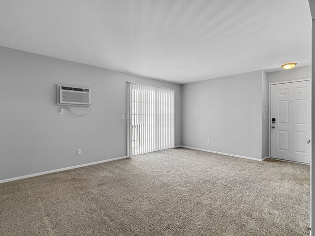 Photo - 1018 Abbey Ct Unit 7