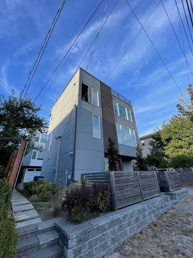 Photo - 3bd/3.25ba Seattle Home