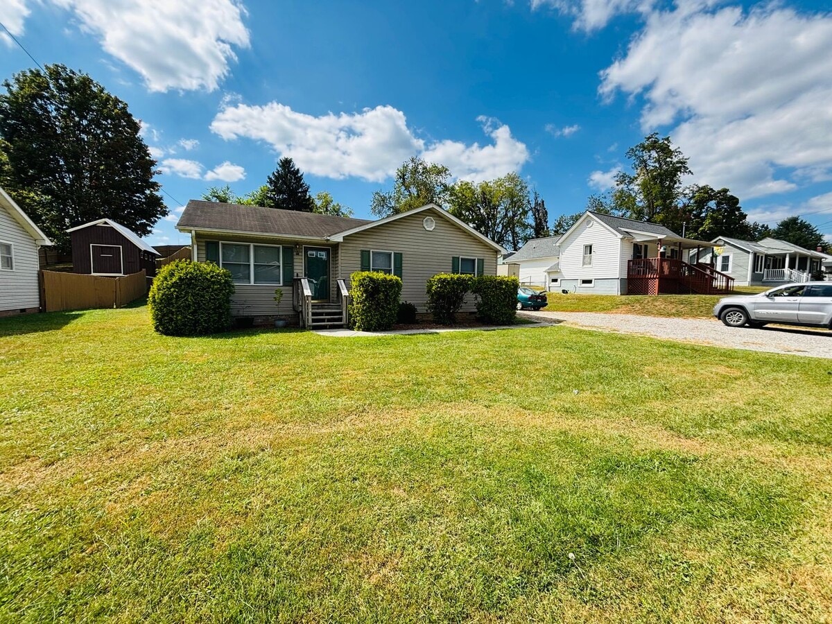 Photo - 315 Miller St SE
