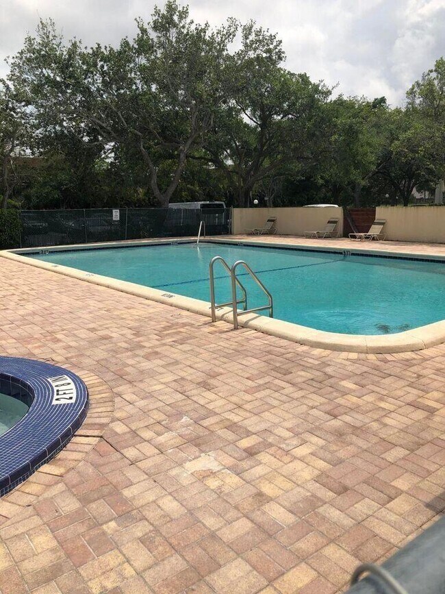 Photo - 2401 Riverside Dr Unidad 402