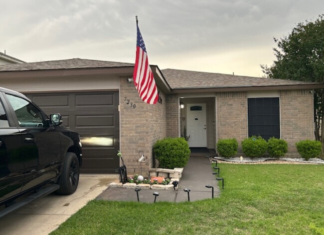 Building Photo - 4-Bedroom, 2-Bath Home in Carriage Hills N...