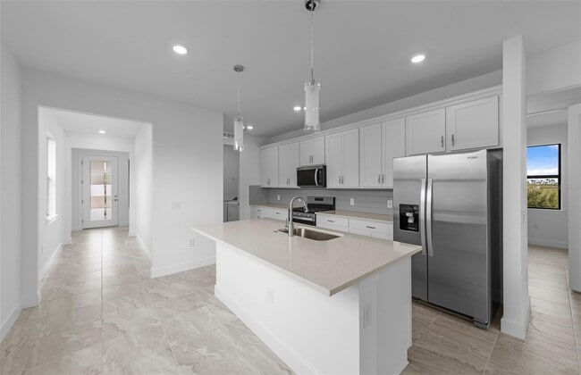 Island Kitchen with tile backsplash - 18928 Indian Rock Pl