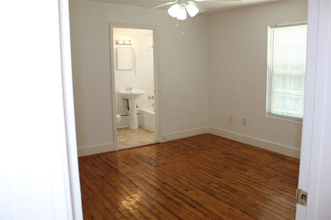 Building Photo - 229 Neyland St