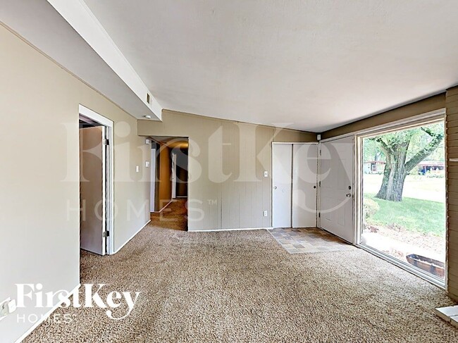 Photo - 805 Robinwood Dr