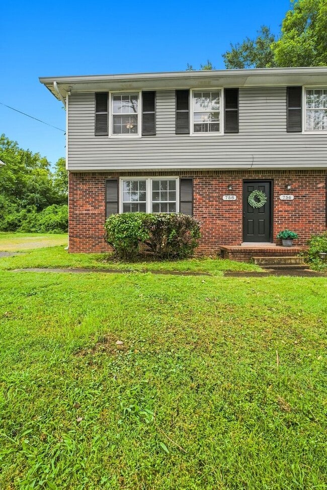 Photo - 758 McPherson Dr