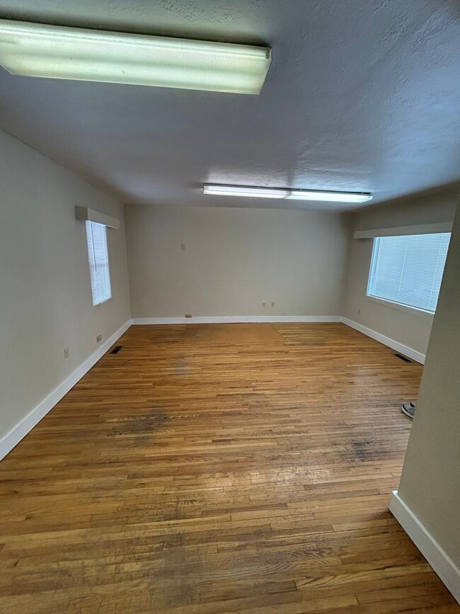 Photo - 376 W Washington St