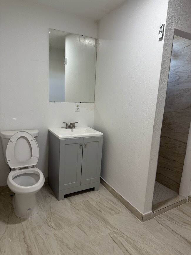 Photo - 560 Meadowlake Rd Unidad B