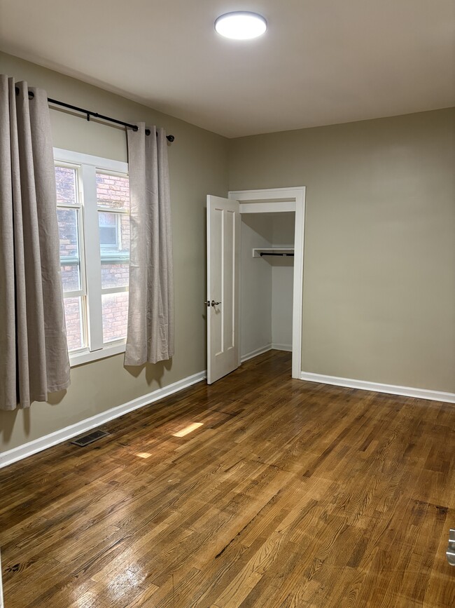 Photo - 2538 Calvert St
