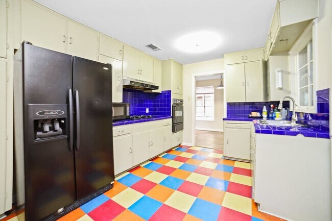 Photo - 2905 Robinson Ave