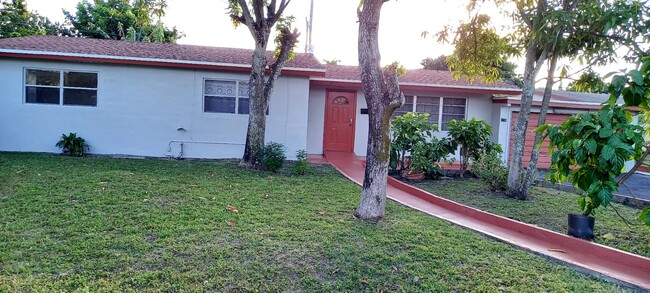 Photo - 1130 NW 18th Ct Unidad HOUSE