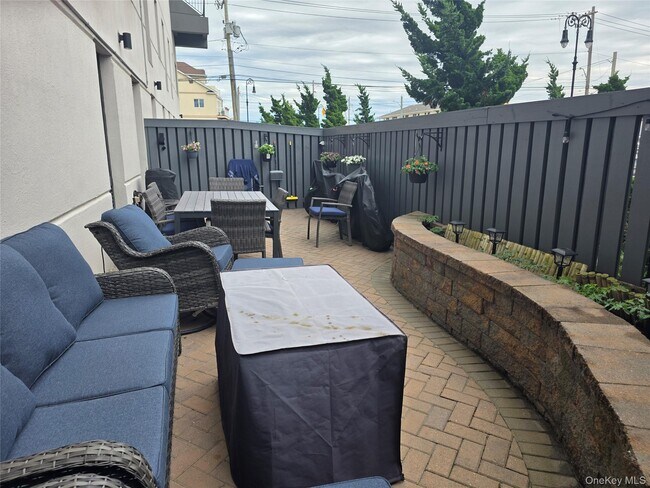 100 W Broadway Unit 1F