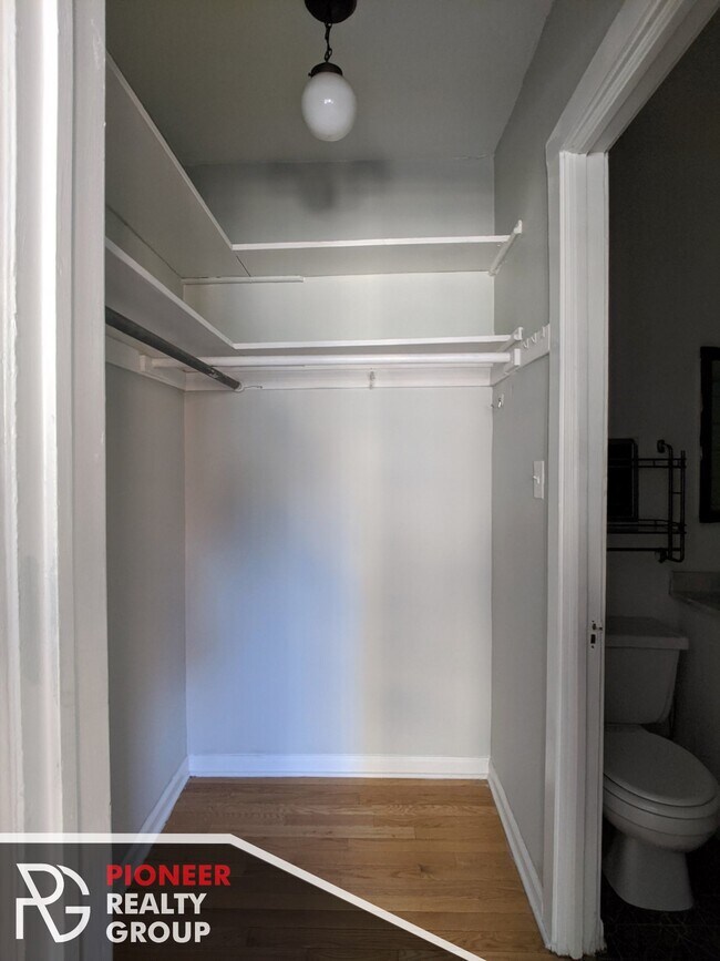 Photo - 833 W Wolfram St