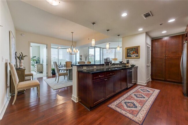 Photo - 2795 Peachtree Rd NE Unit 602