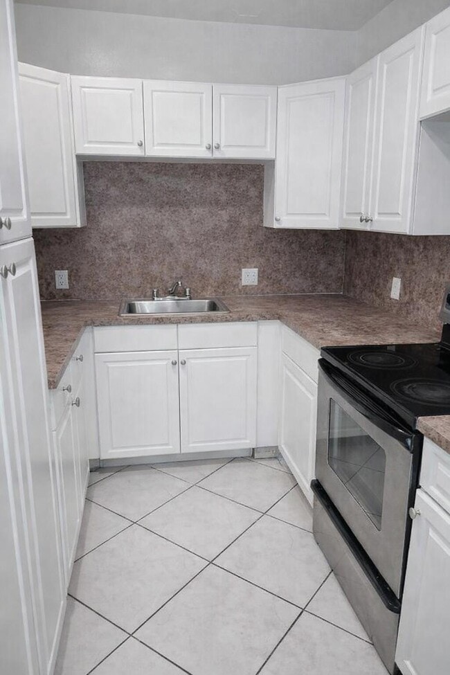 Photo - 2512 NW 9th Ct