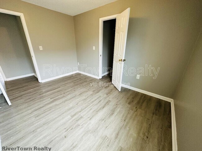 Photo - 715 Ayers St