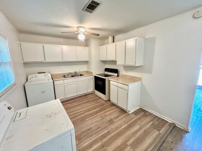 Photo - 3004 Belafonte Ave NW