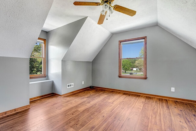 Photo - 421 Evanrude Ln