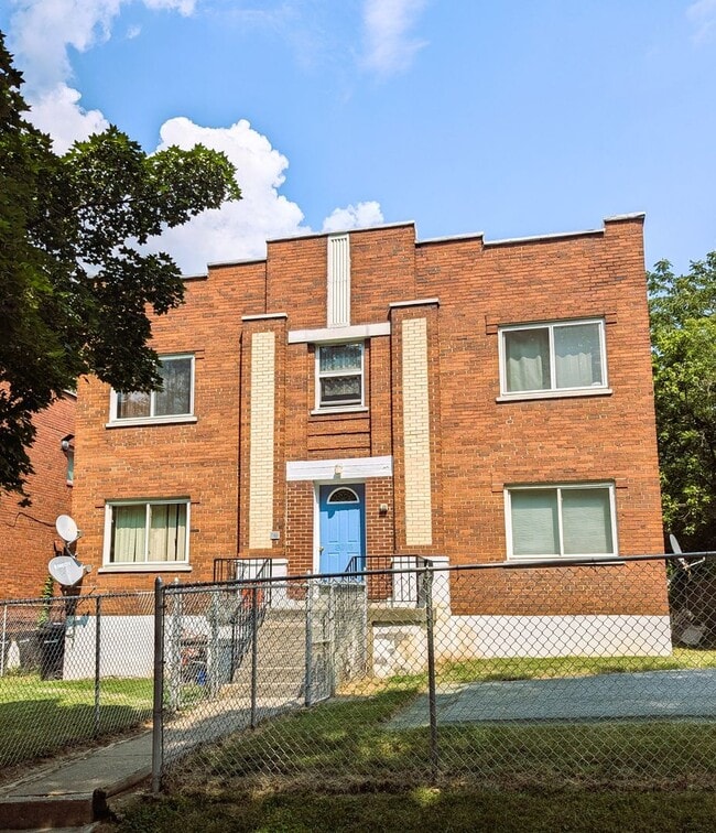 Building Photo - 5014 Lillian Dr Unit 5014-1