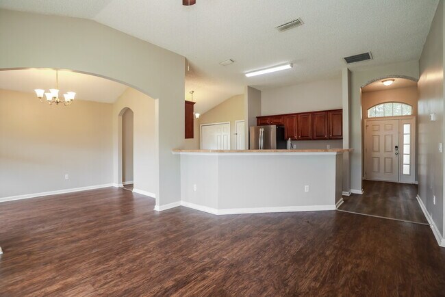 Photo - 1864 Creekview Dr