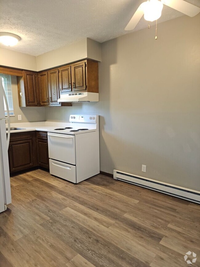 Building Photo - Treetop Apartments Unit 1666 Treetop