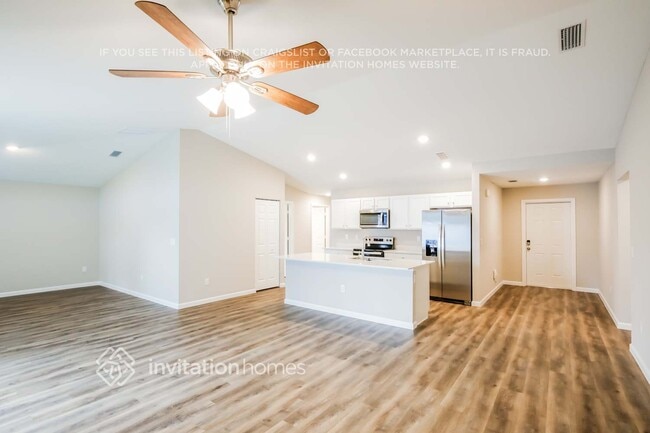 Photo - 1702 SW Airoso Blvd