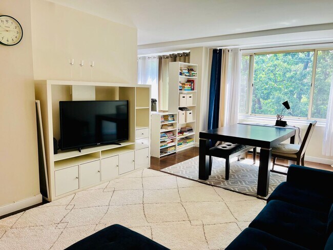 4000 Tunlaw Rd NW Unidad 318