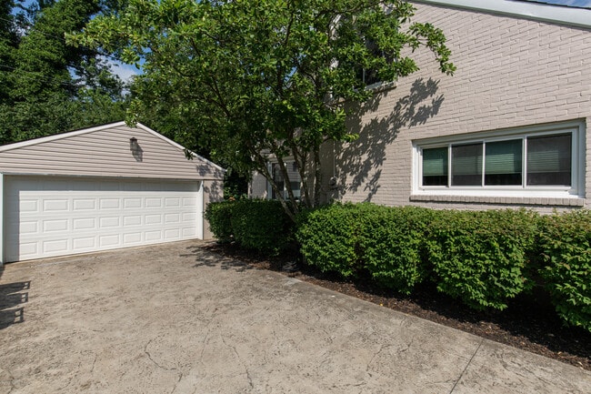 Photo - 2510 Browns Ln