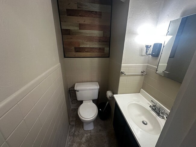 Photo - 2325 W Circle Dr