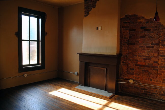 115 S 8th St Unit 201