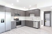 2BR, 2BA-1086 SF