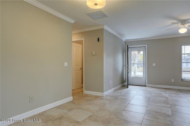 Photo - 866 Gilbert St