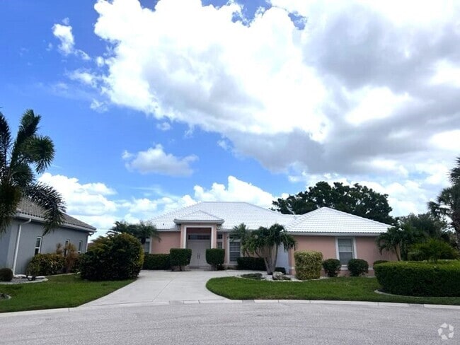 Building Photo - 2BR+Office with sleeper/2BA Single Family ... Rental