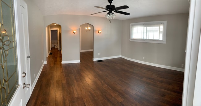 Living Room - 128 N 6th Ave