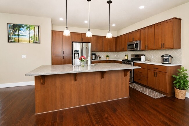 Photo - 402 NE 77th Ave