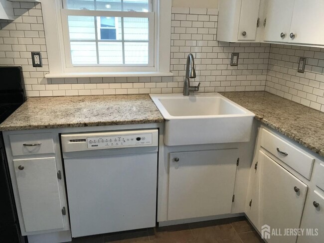 Photo - 161 W Cliff St