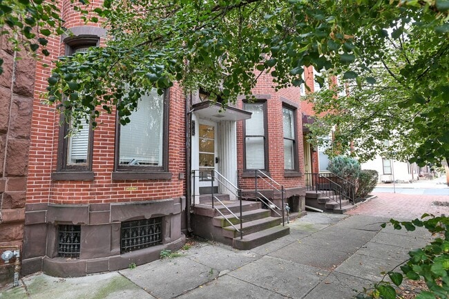 Building Photo - 803 N 2nd St Unit 803 N 2nd St - Apt 5